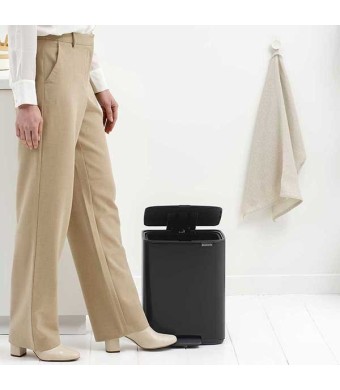 פח לשירותים BO פדל 12 ליטר, שחור מט Brabantia + משלוח חינם + הנחה 10% לנרשמים לניוזלטר