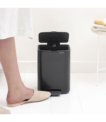 פח לשירותים BO פדל 4 ליטר, שחור מט Brabantia + משלוח חינם + הנחה 10% לנרשמים לניוזלטר