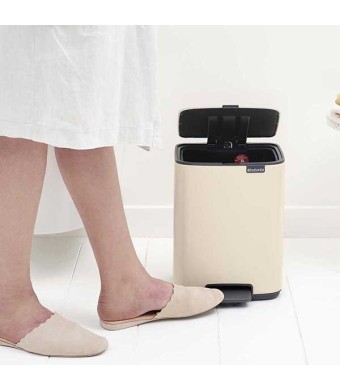 פח לשירותים BO פדל 7 ליטר, בז' עדין Brabantia + משלוח חינם + הנחה 10% לנרשמים לניוזלטר