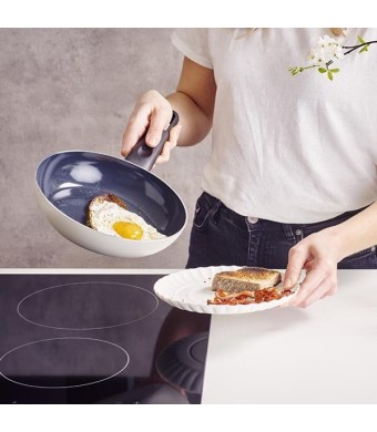 מחבת נון סטיק קרמי, אינדוקציה 20 ס״מ Brabantia אפור בהיר + ללא PFAS + הנחה 10% לנרשמים לניוזלטר