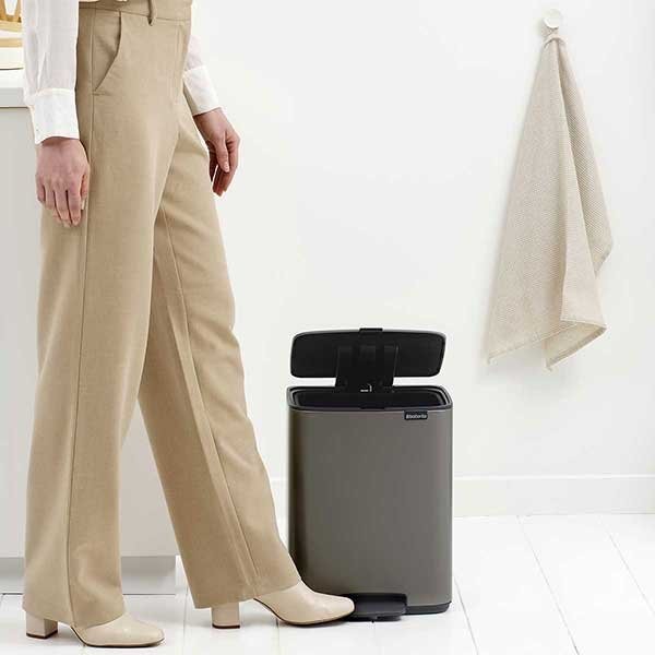 פח לשירותים BO פדל 12 ליטר, פלטינום Brabantia + משלוח חינם + הנחה 10% לנרשמים לניוזלטר