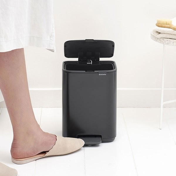 פח לשירותים BO פדל 4 ליטר, שחור מט Brabantia + משלוח חינם + הנחה 10% לנרשמים לניוזלטר