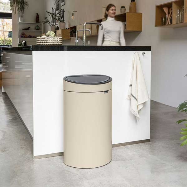 פח טאץ אובלי 40 ליטר בז' עדין Brabantia + משלוח חינם + הנחה 10% לנרשמים לניוזלטר