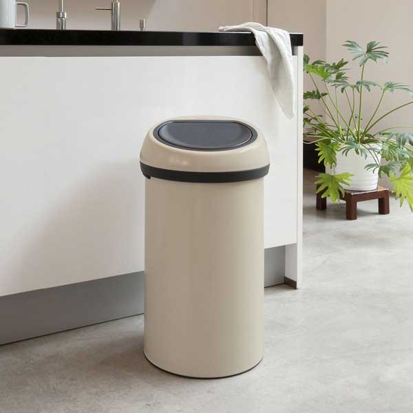 פח טאץ 60 ליטר בז׳ עדין, Brabantia + הנחה 10% לנרשמים לניוזלטר + משלוח חינם