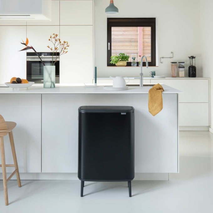 פח אשפה למטבח BO טאץ 60 ליטר, שחור מט Brabantia + הנחה 10% לנרשמים לניוזלטר + משלוח חינם