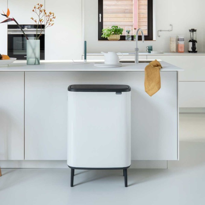 פח אשפה למטבח BO טאץ 60 ליטר, לבן Brabantia + הנחה 10% לנרשמים לניוזלטר + משלוח חינם