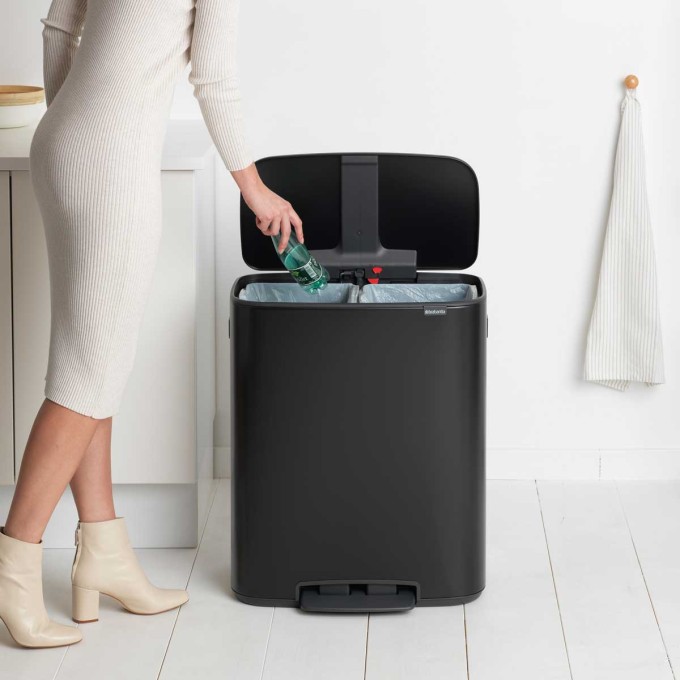 פח אשפה למטבח, מחולק 30+30 ליטר BO פדל, שחור מט Brabantia + הנחה 10% לנרשמים לניוזלטר + משלוח חינם