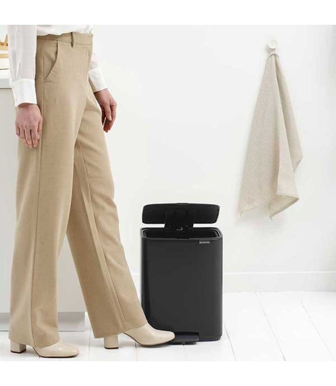פח לשירותים BO פדל 12 ליטר, שחור מט Brabantia + משלוח חינם + הנחה 10% לנרשמים לניוזלטר