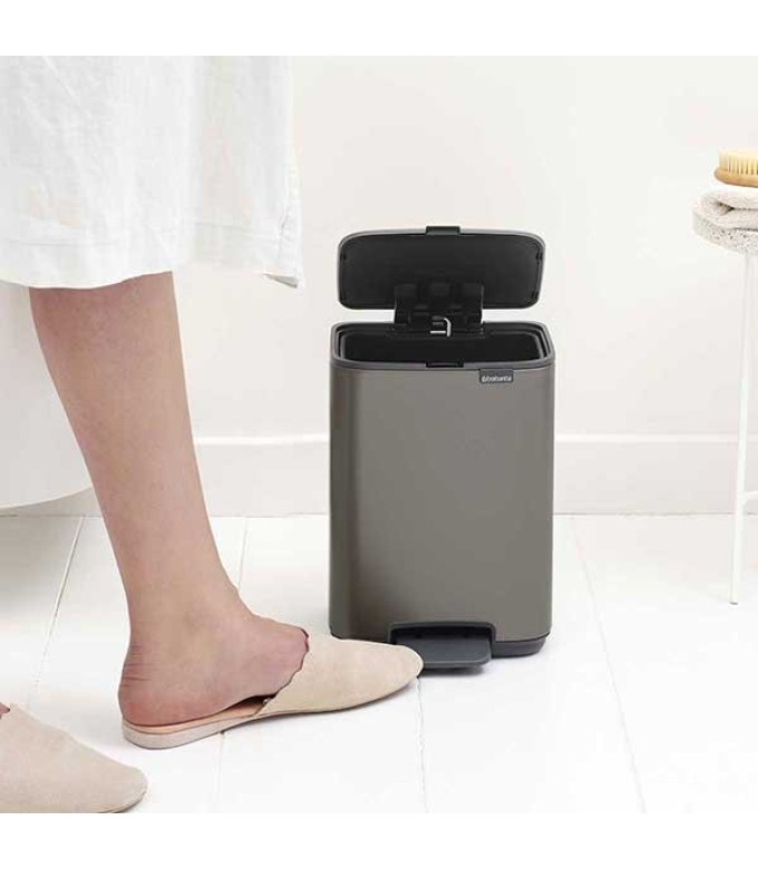פח לשירותים BO פדל 4 ליטר, פלטינום Brabantia + משלוח חינם + הנחה 10% לנרשמים לניוזלטר