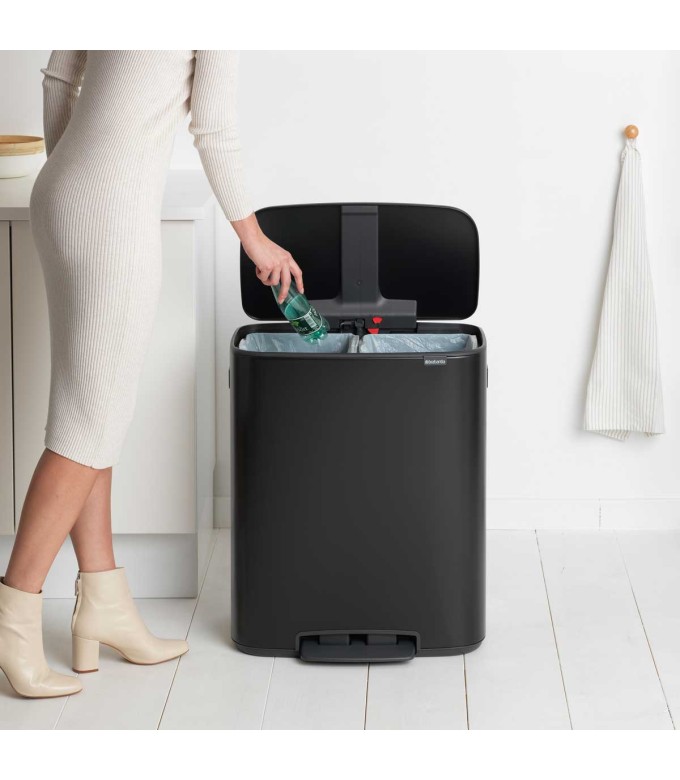 פח אשפה למטבח, מחולק 30+30 ליטר BO פדל, שחור מט Brabantia + הנחה 10% לנרשמים לניוזלטר + משלוח חינם