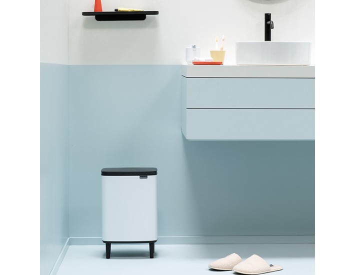 פח אשפה לשירותים BO ברבנטיה 12 ליטר, לבן Brabantia + משלוח חינם + הנחה 10% לנרשמים לניוזלטר