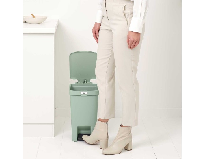 פח הפרדה StepUp פדל 16 ליטר פלסטיק, ירוק ג׳ייד Brabantia + משלוח חינם + הנחה 10% לנרשמים לניוזלטר