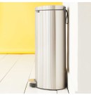 פח פדל אובלי - גב שטוח, 40 ליטר מט Brabantia FPP + הנחה 10% לנרשמים לניוזלטר