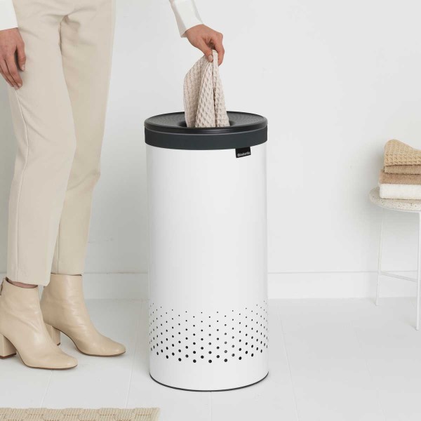 סל כביסה עגול 35 ליטר, לבן מכסה אפור כהה Brabantia + משלוח חינם + הנחה 10% לנרשמים לניוזלטר