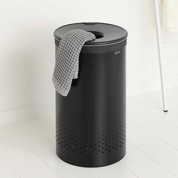 סל כביסה עגול 60 ליטר, שחור מט Brabantia + משלוח חינם + הנחה 10% לנרשמים לניוזלטר