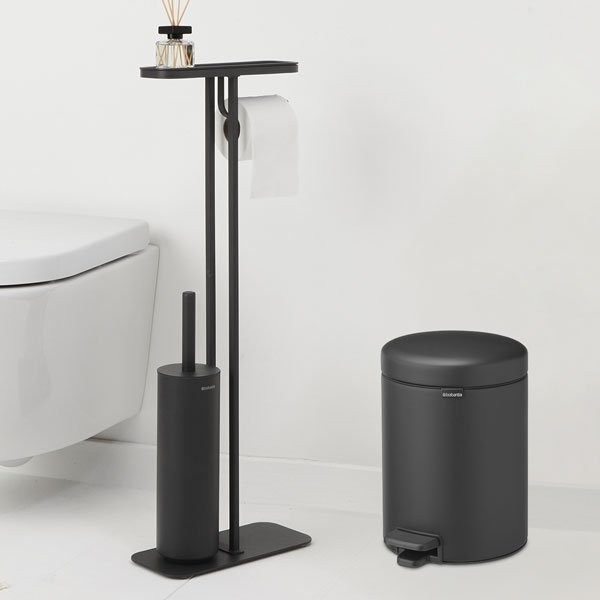 סט לשירותים אפור כהה מינרלי Brabantia: פח פדל 5 ליטר NewIcon + באטלר - מעמד לנייר טואלט, מברשת אסלה זיפים ומדף MindSet ברבנטיה + משלוח חינם + הנחה 10% לנרשמים לניוזלטר