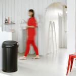 פח טאץ 60 ליטר שחור מט Brabantia + משלוח חינם + הנחה 10% לנרשמים לניוזלטר - Image 1