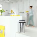 פח טאץ 60 ליטר, מבריק Brabantia + משלוח חינם + הנחה 10% לנרשמים לניוזלטר - Image 1
