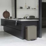 פח אשפה למטבח BO פדל 60 ליטר, פלטינום Brabantia + הנחה 10% לנרשמים לניוזלטר + משלוח חינם - Image 12